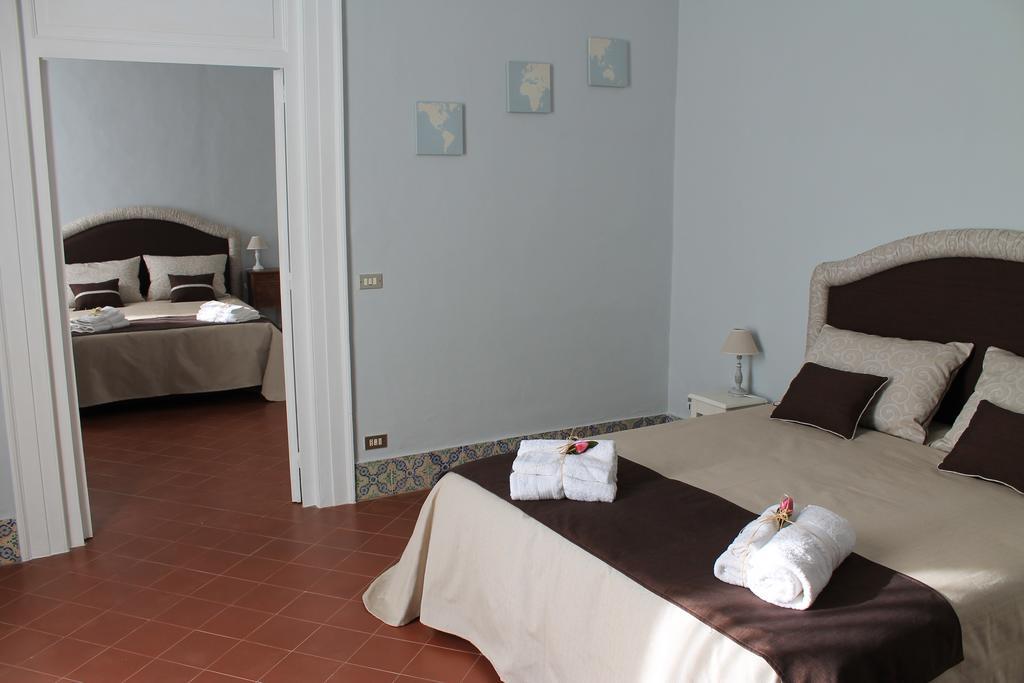 Palazzo Bianchi Domus Holidays Trani Eksteriør billede