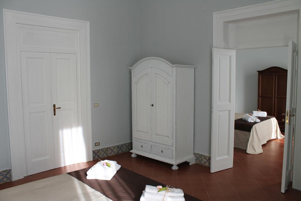 Palazzo Bianchi Domus Holidays Trani Eksteriør billede
