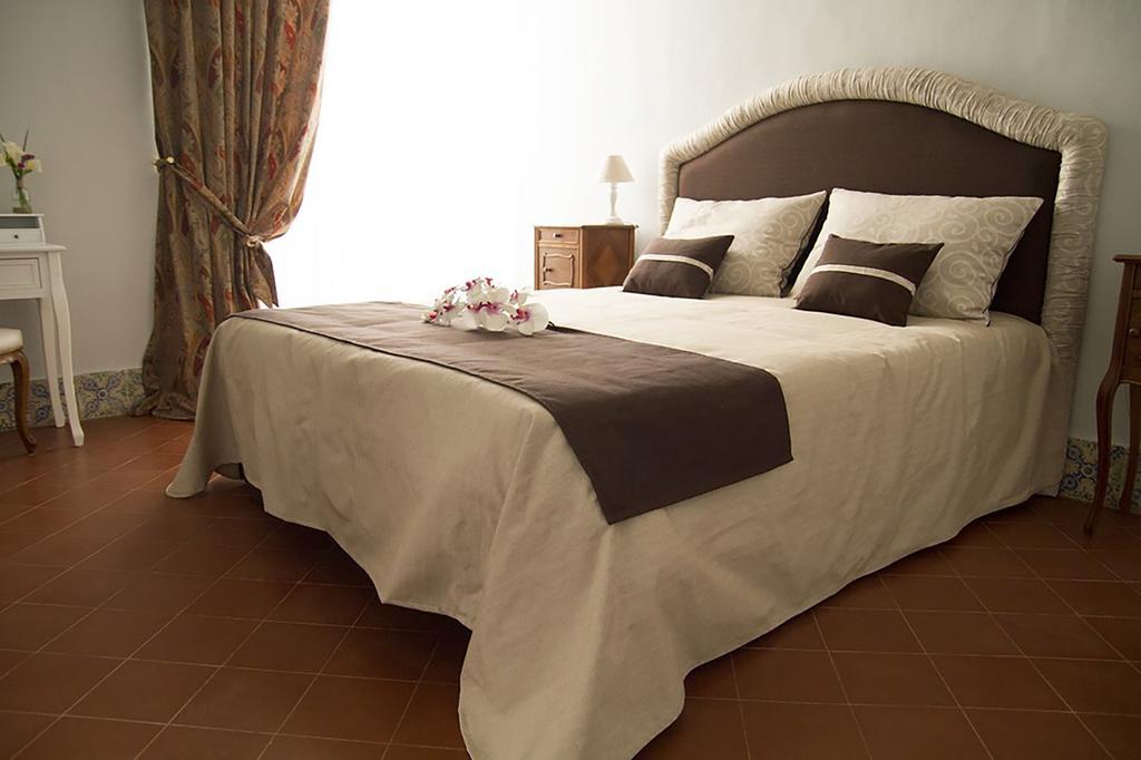 Palazzo Bianchi Domus Holidays Trani Eksteriør billede